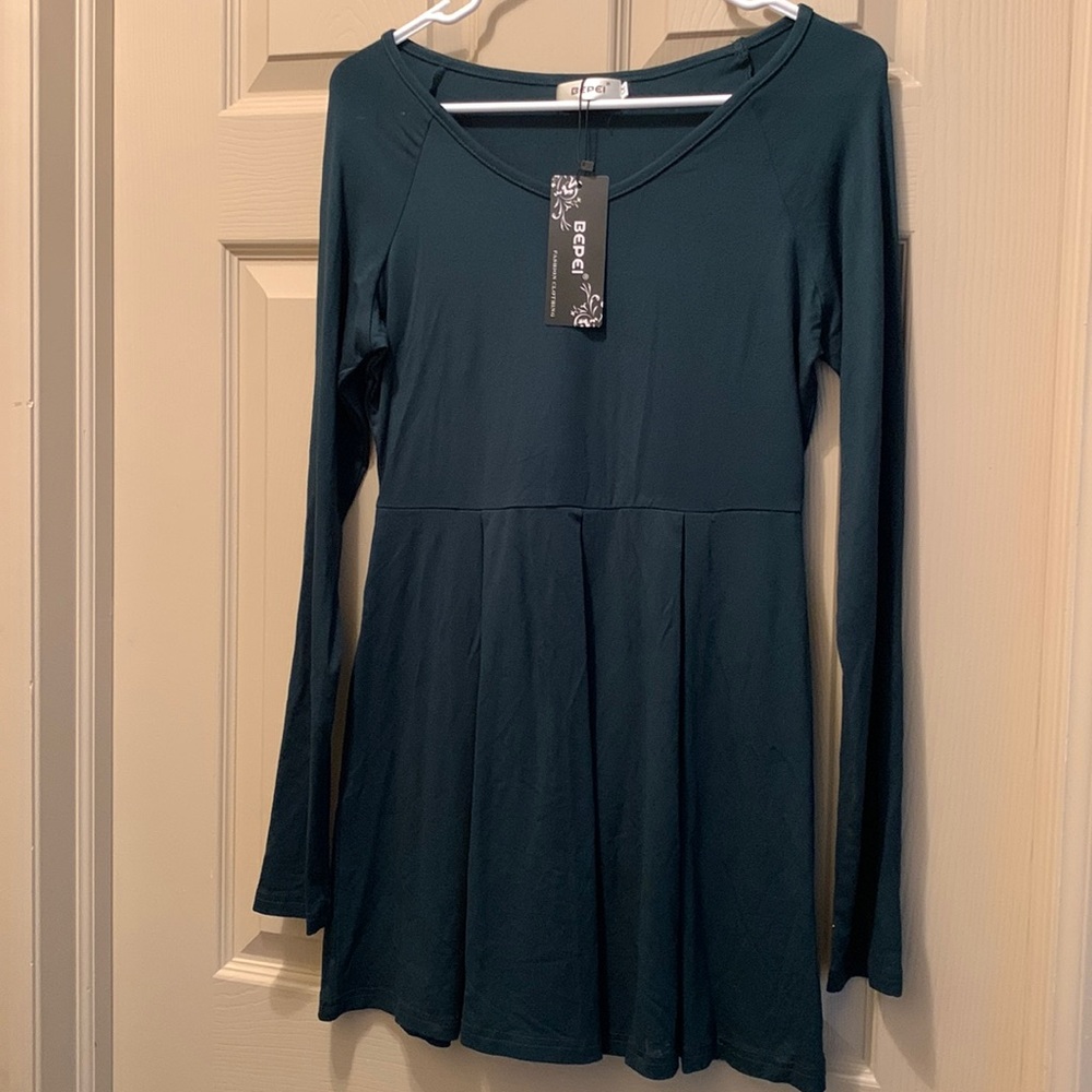 LONGSLEEVE DARK GREEN DRESS SIZE MEDIUM
